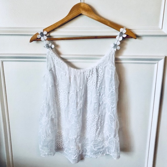 Beautiful White Floral Top - NEW - Picture 1 of 6